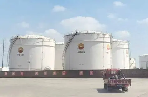 Посещение места реализации проекта реконструкции нефтехранилища в Дагане, Тяньцзинь