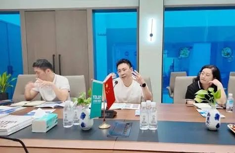 Группа компаний Zhejiang Yonglian Valves приветствует группу экспертов из различных вузов, приехавших к нам для обмена опытом